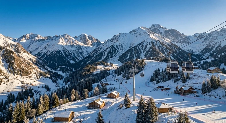 Казахстан: город и горные пейзажи.