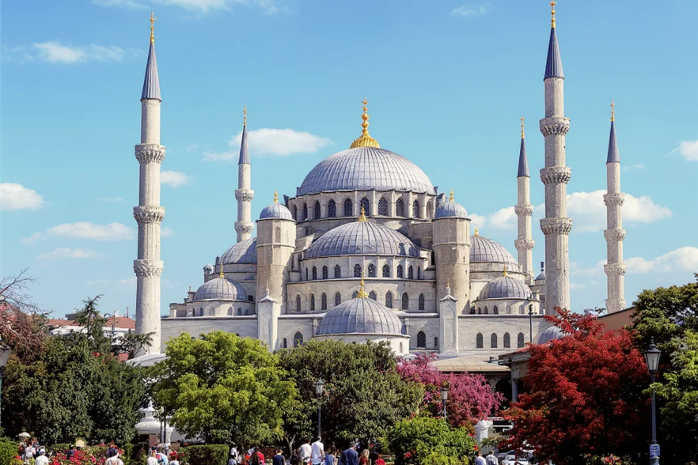 View of the Blue Mosque in Istanbul, Turkey, on a sunny day.