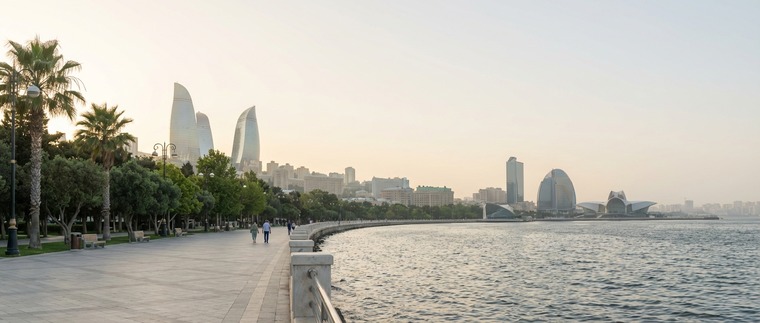 Боку: замонавий архитектура ва Каспий денгизи қирғоғи.